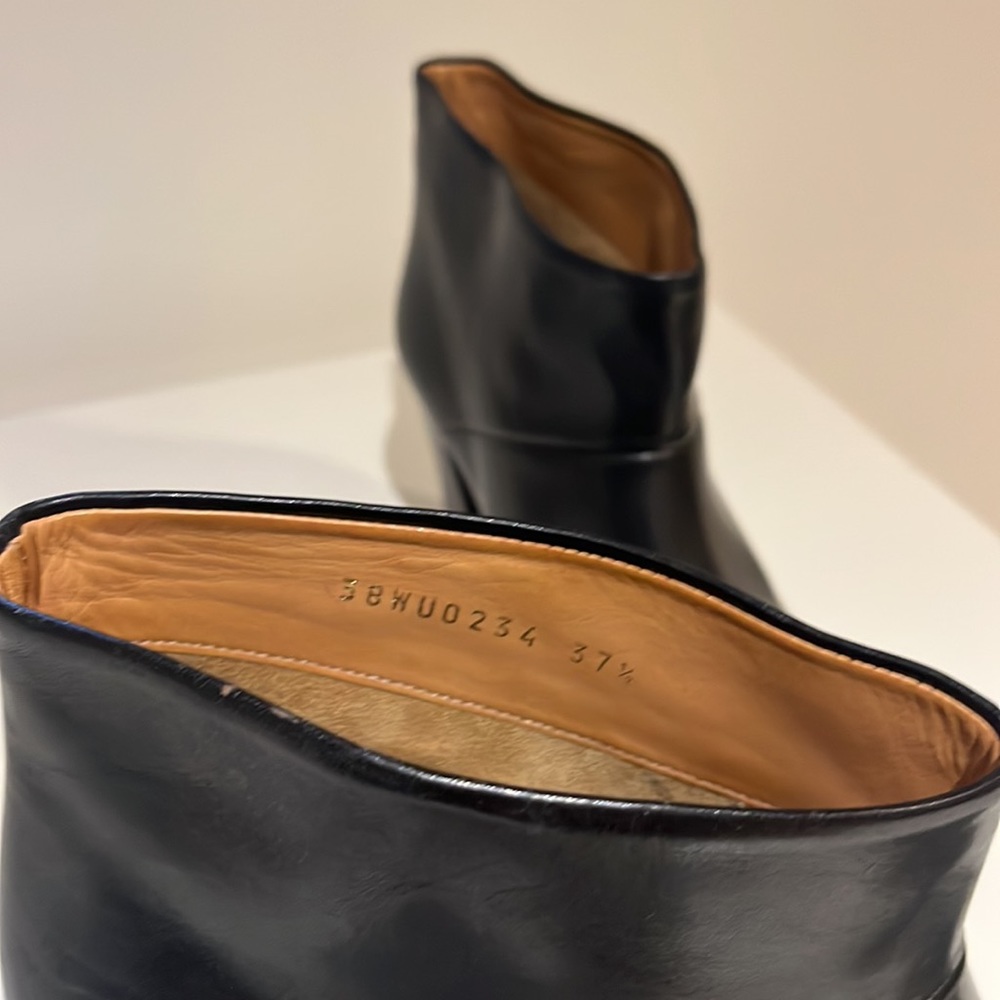 Maison Margiela booties. Well loved but extremely amazing quality. - Picture 8 of 9